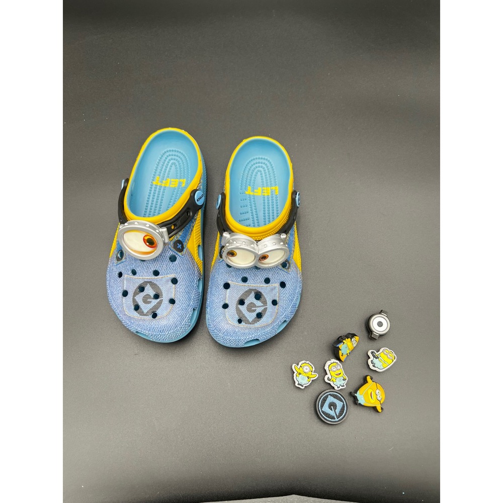 Crocs Minions Classic Clogs Blue Yellow Denim Print Mens 4 Womens 6 with Charms